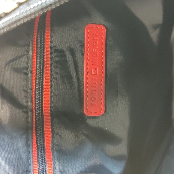 NWT Tommy Hilfiger Black and Tan In Signature Canvas Print Satchel - Picture 9 of 12